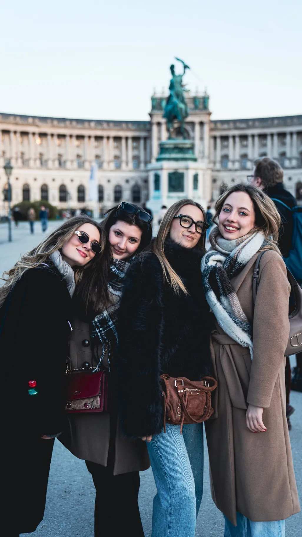 Group photo of guests at a wedding in Vienna